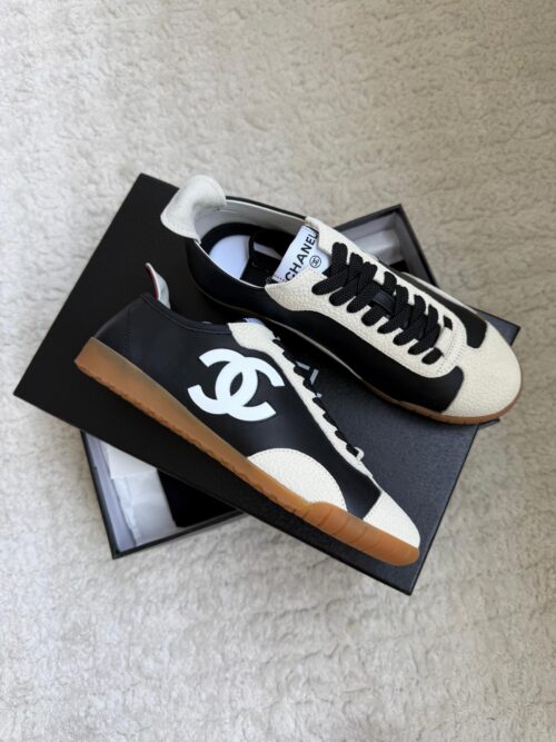 Chanel Turnlock Low-Top sneakers Black & White
