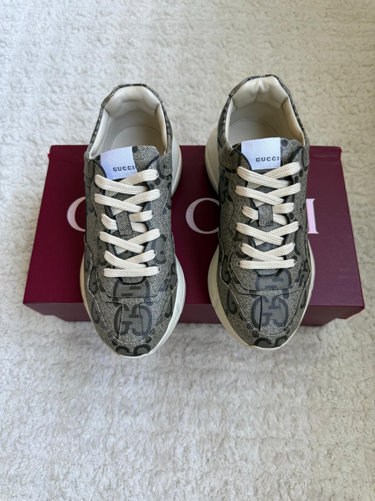 Gucci Rhyton sneaker van canvas met logoprint - Afbeelding 2