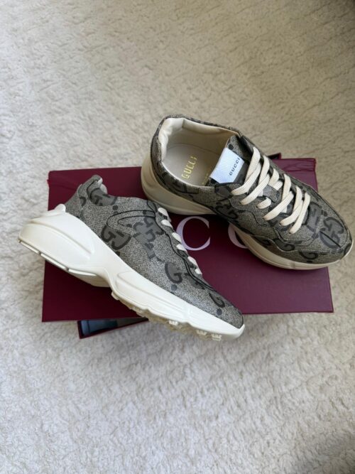 Gucci Rhyton sneaker van canvas met logoprint