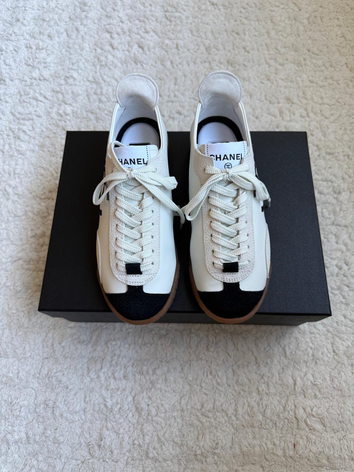 Chanel Low-Top sneakers Wit/Zwart - Afbeelding 2